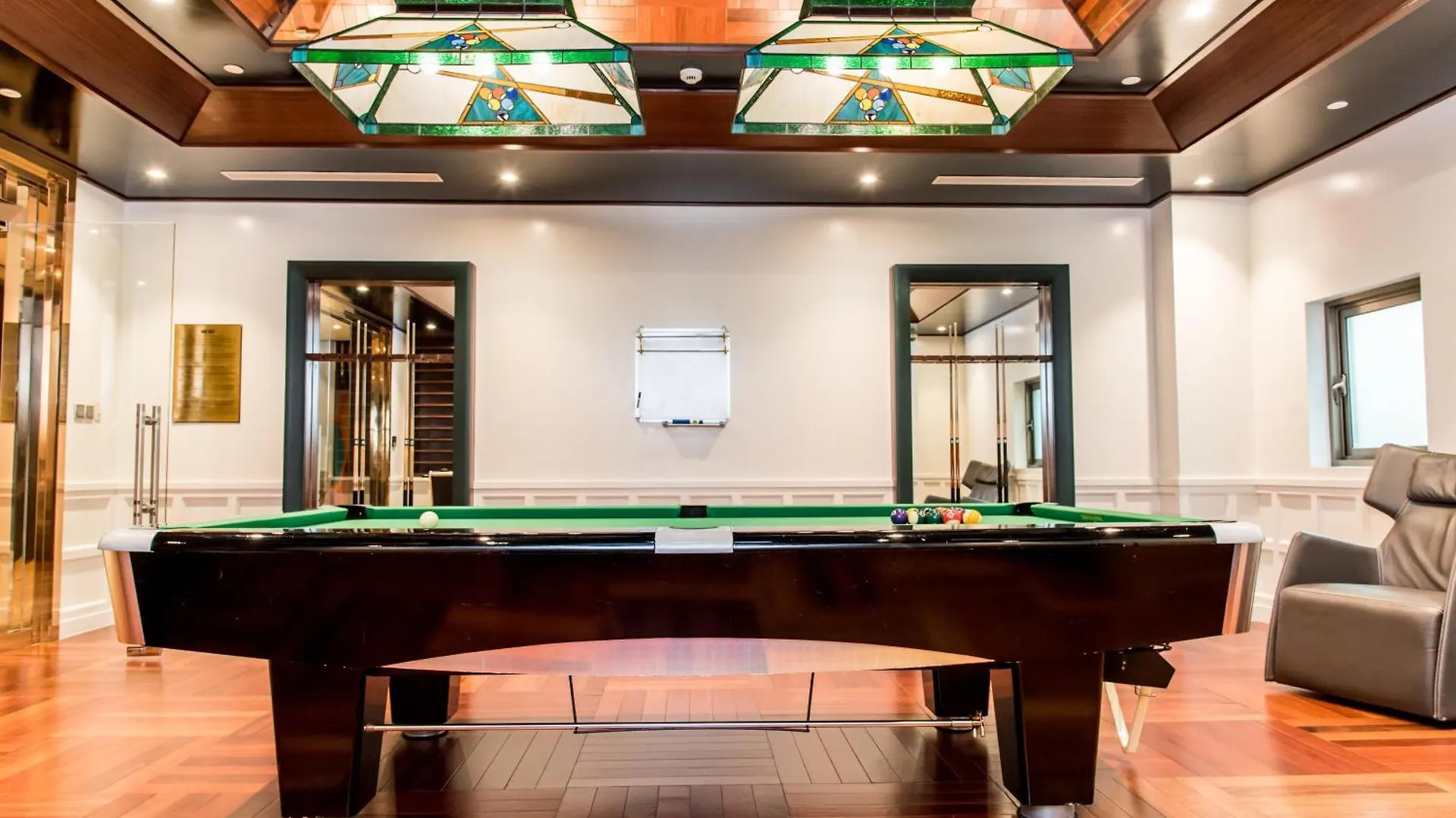 Sherwood Suites Ho Chi Minh City Aparthotel